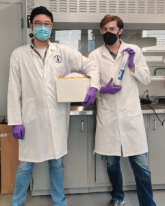 Runlin Yuan and Noel Devaere in their lab 